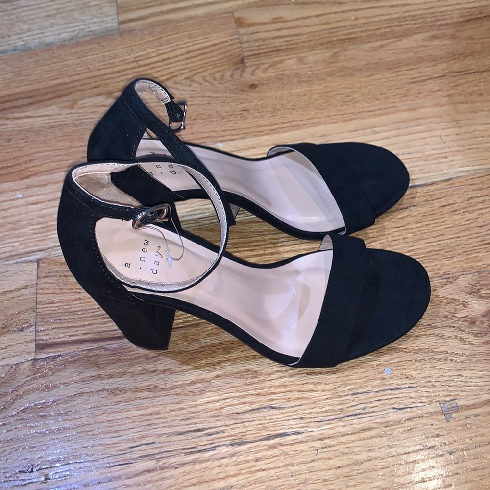 NEVER WORN black heels